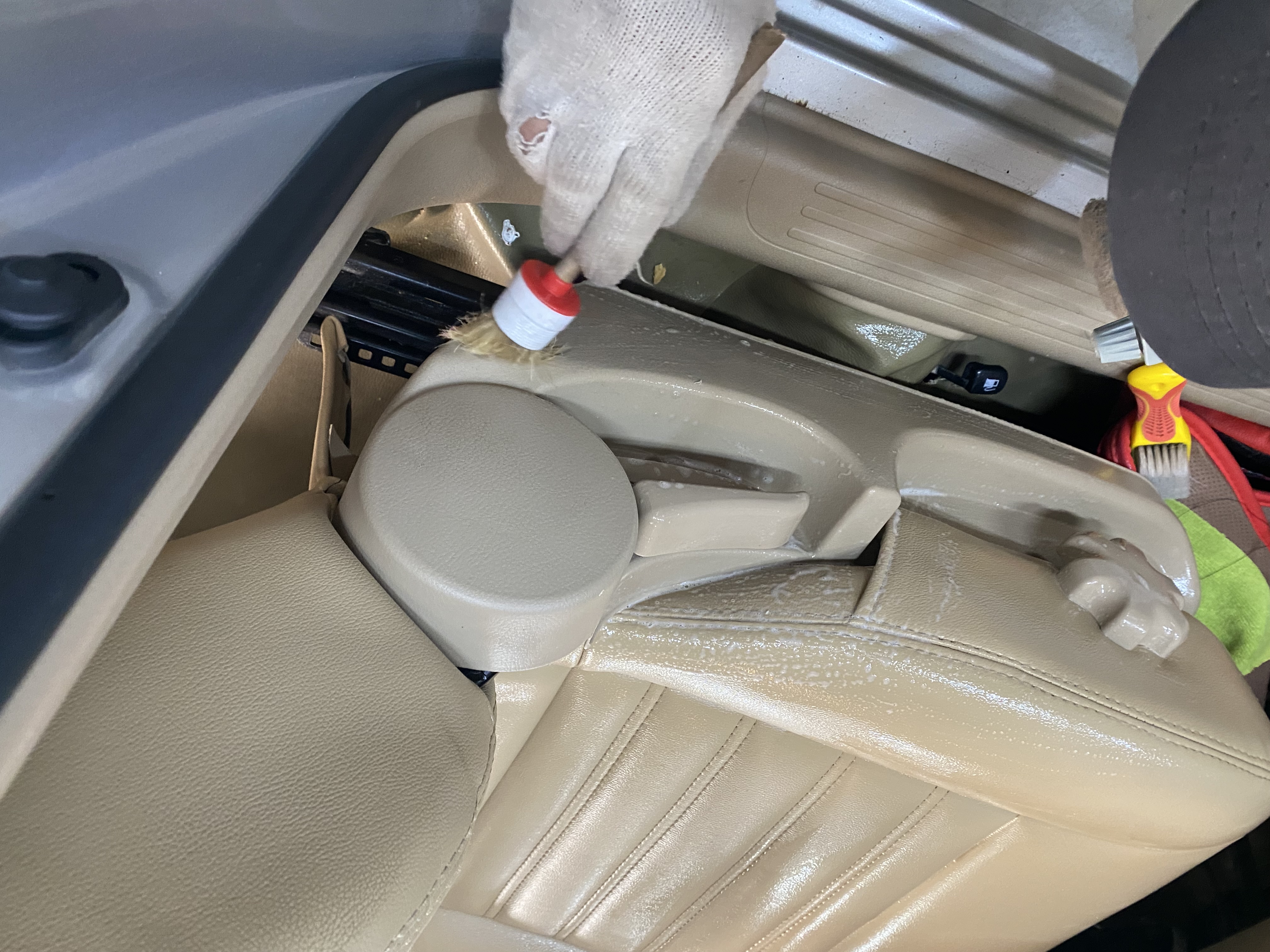 Bảo vệ nội thất ô tô